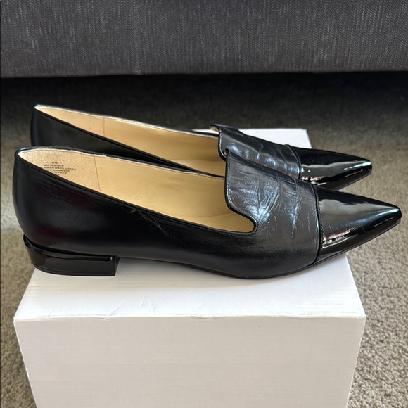 Nine West Black Patent Flats Sleek Design - Picture 2 of 3